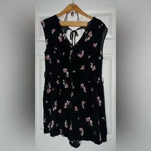 TORRID Floral V neck Above Knee Dress Size 1 EUC